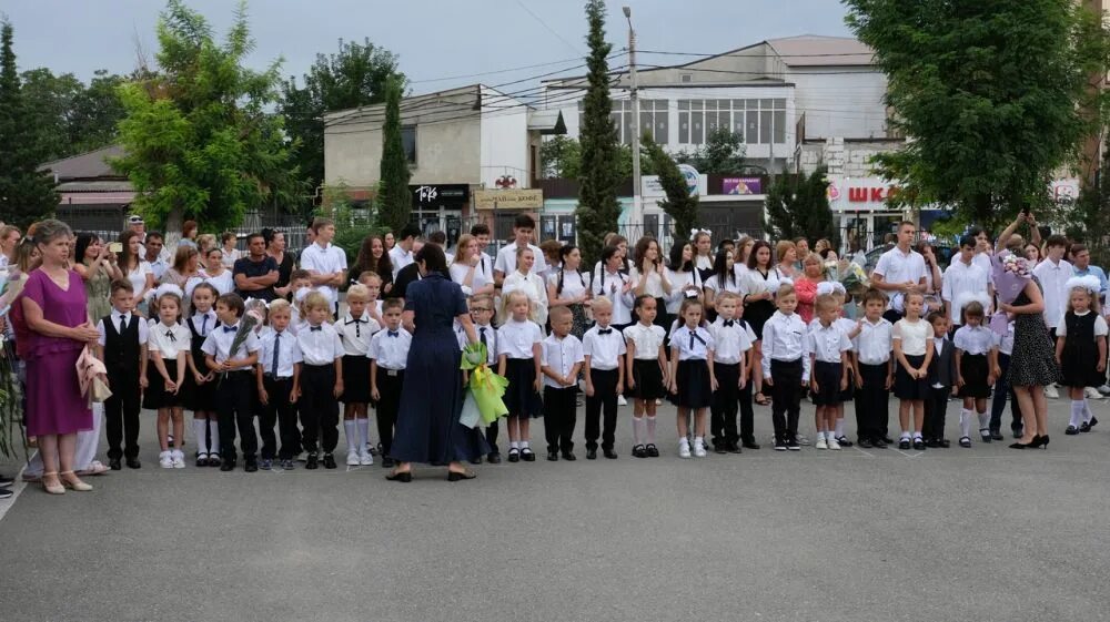 12 школа ялта элжур. МБОУ школа гимназия 1 Судак. Школа 4 Судак. Судак школа 2. Новая школа в Судаке Крым классы.