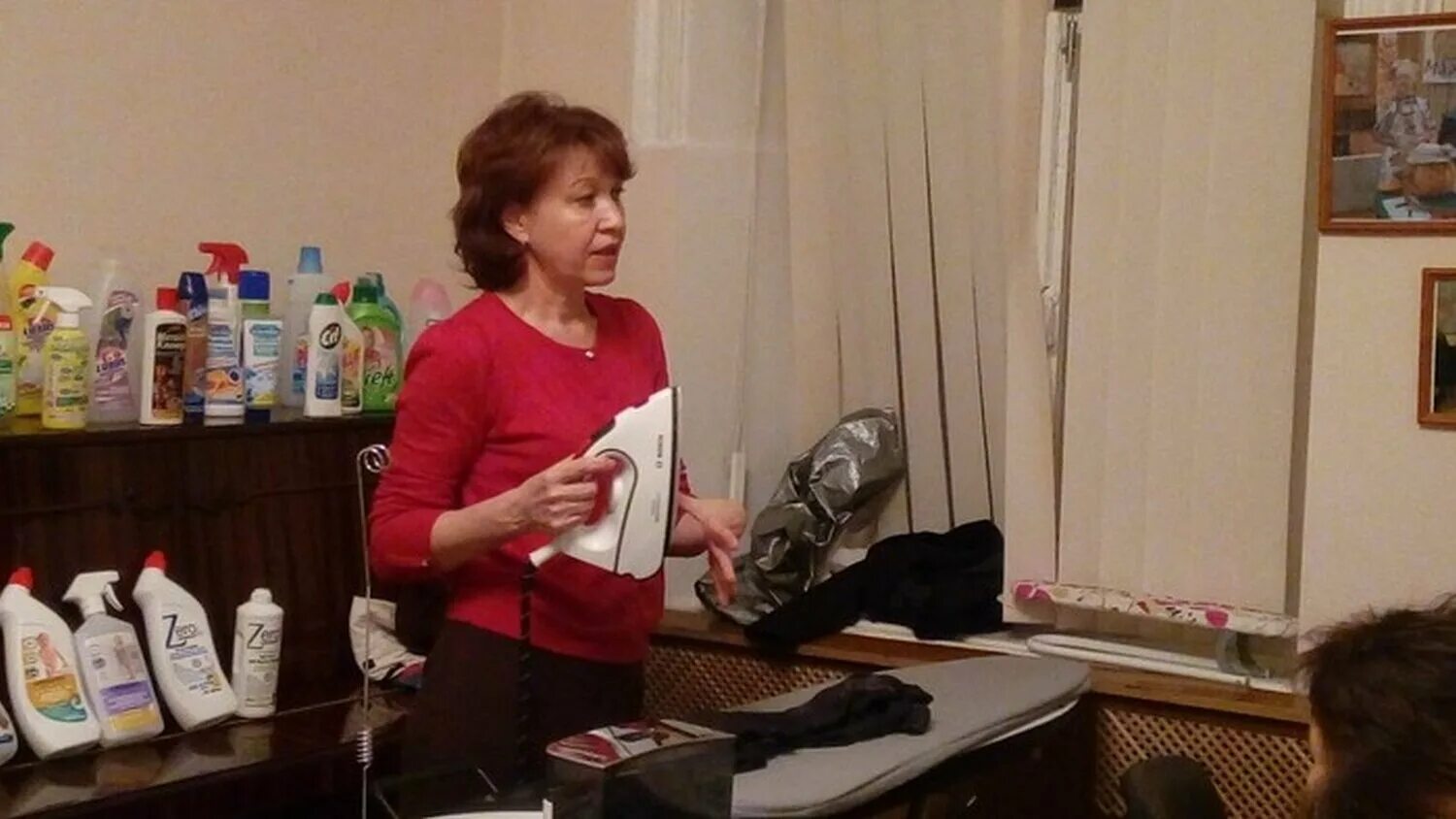 курсы домохозяек. домработница. домохозяйка. хозяйка на кухне. фотосессия в стиле домохозяйки.