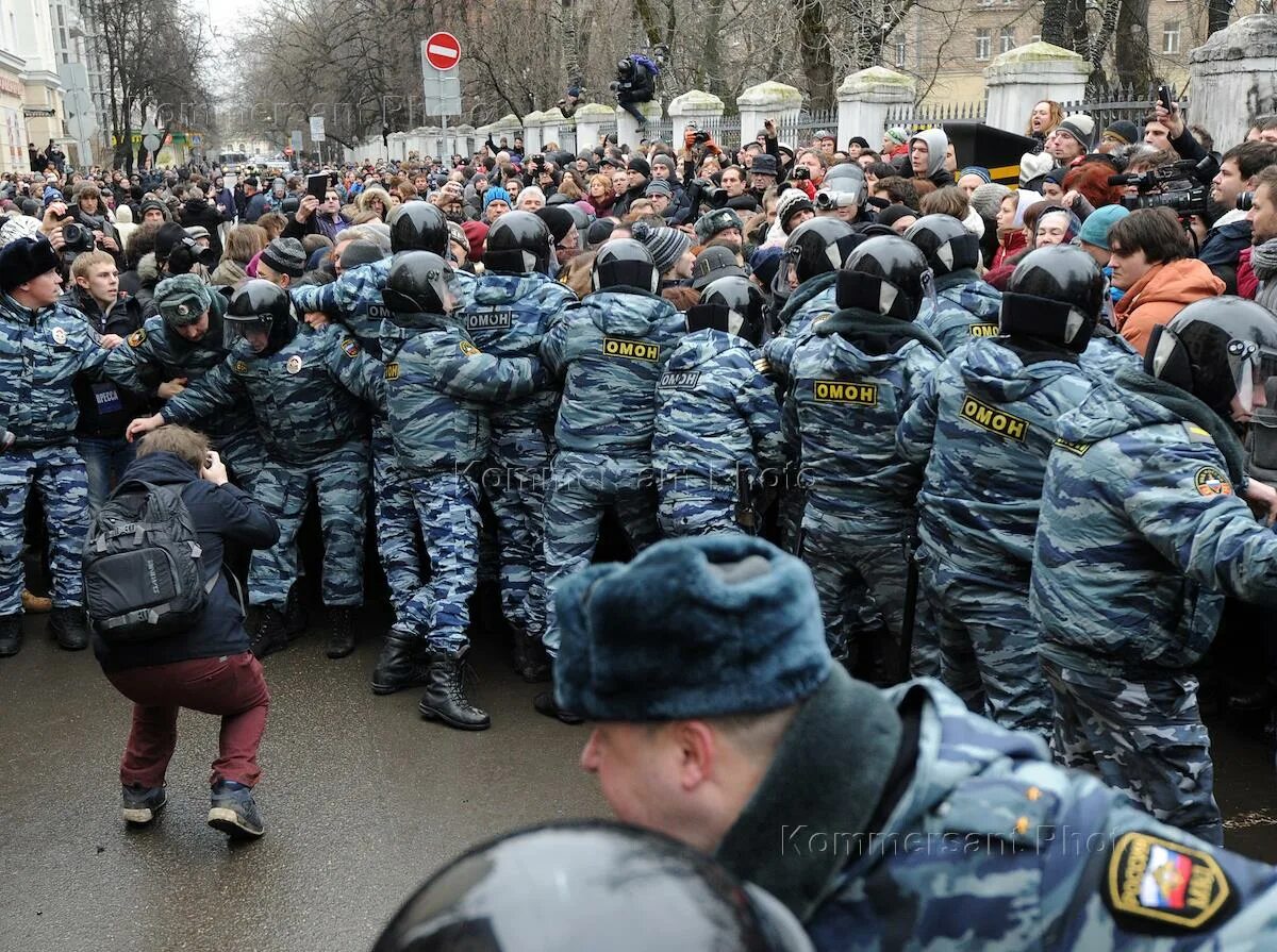 7 май 2012 года. Болотная 6 мая 2012 полиция. Болотная площадь беспорядки.