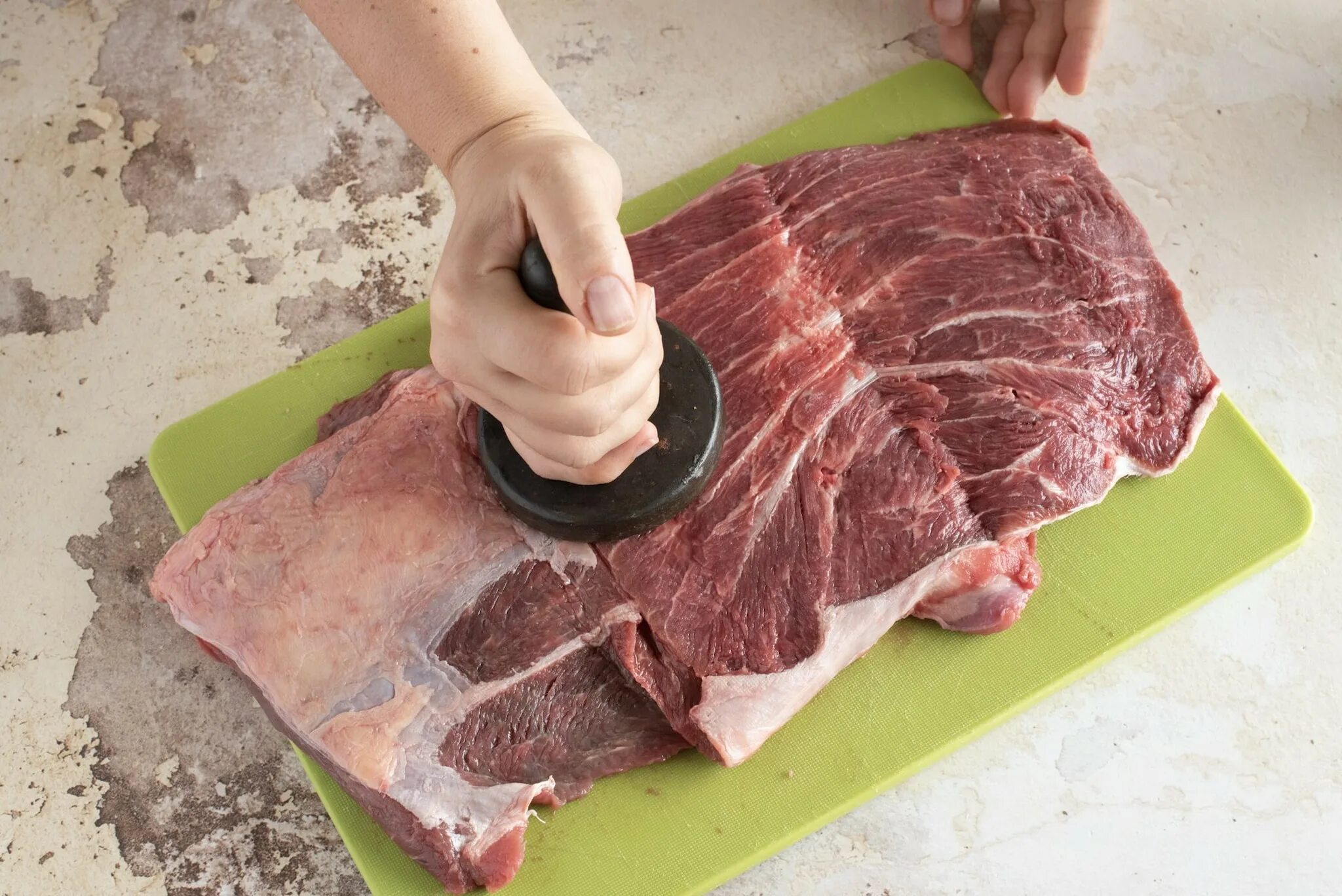 Есть кусочек говядины. Мясо вырезка. Кусок говядины. Вырезка Телячья. Вырезка для стейка говядина.