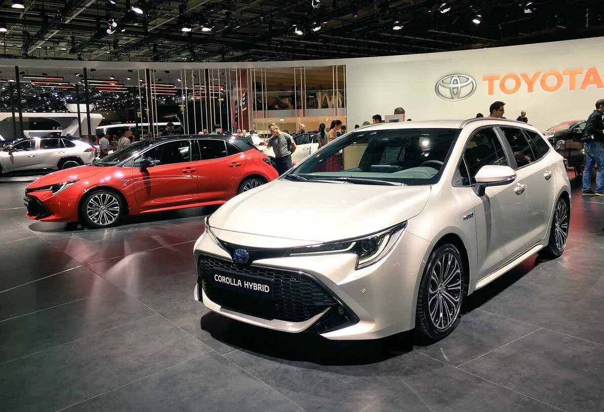 тойота ярис гибрид. тойота ярис 2016. тойота ярис 2017. тойота версо 2017. Toyota insight.