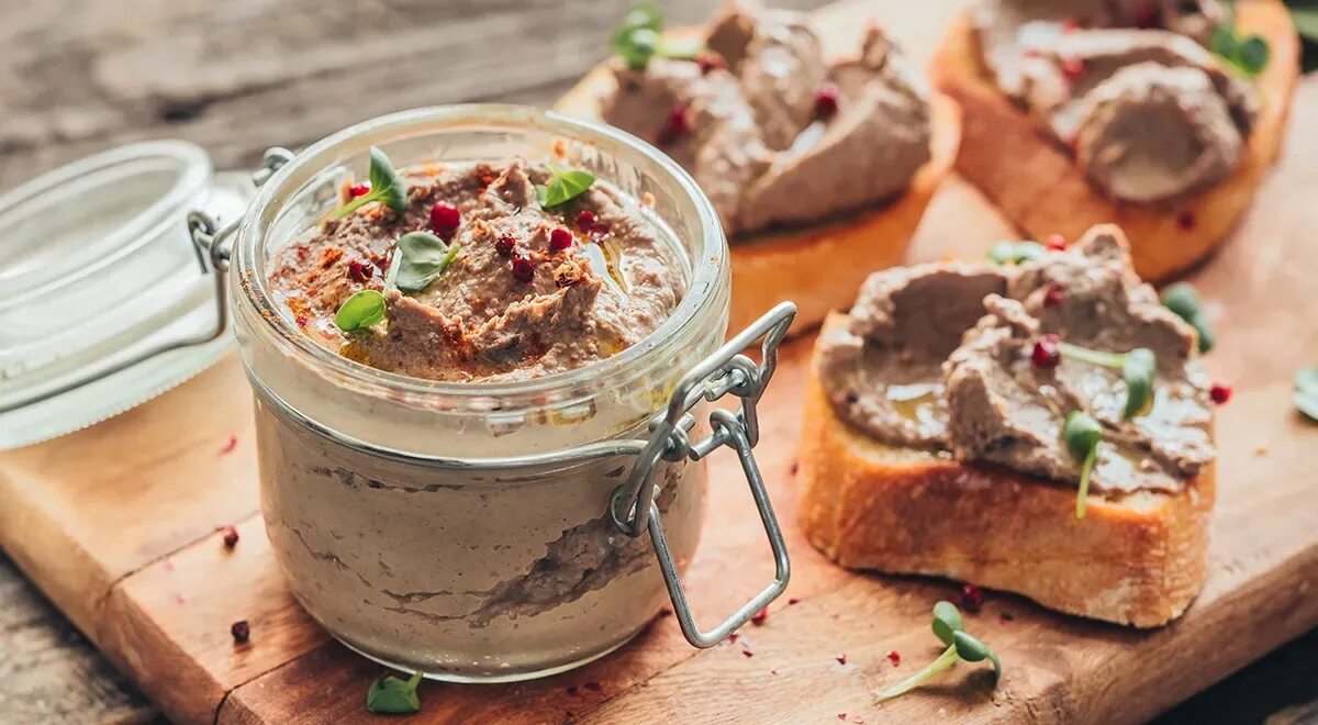 Паштет из печени диетический. Печёночный паштет из куриной печени. Паштет печеночный домашний из куриной печени. Домашний куриный паштет из печени. Паштет домашний ~ 500г.