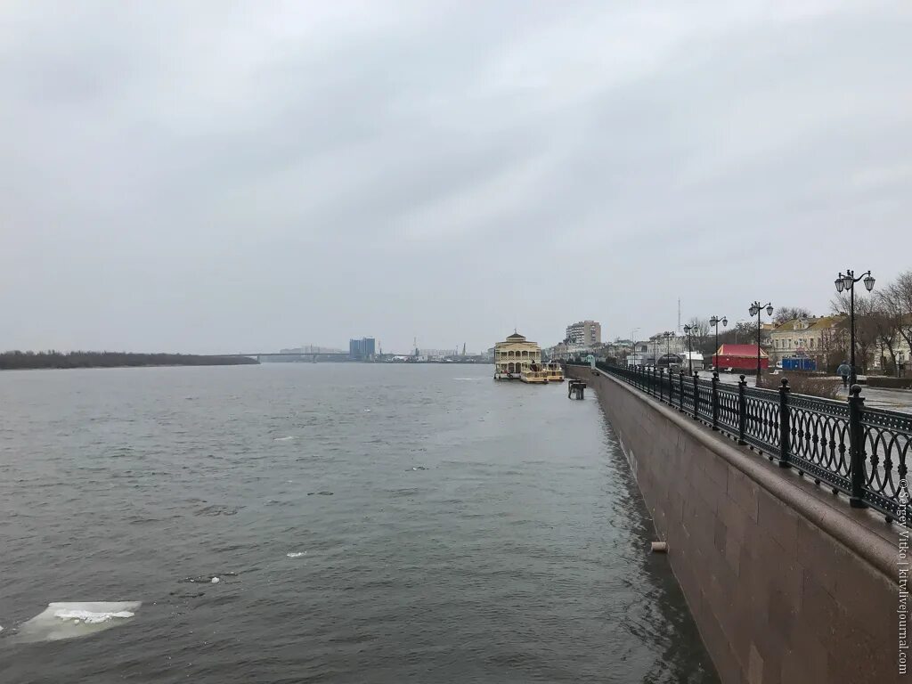 Дождь в реальном времени москва. Дождь в Астрахани. Дождливая Астрахань. Дождь в Астрахани фото. Астрахань реальные фото.