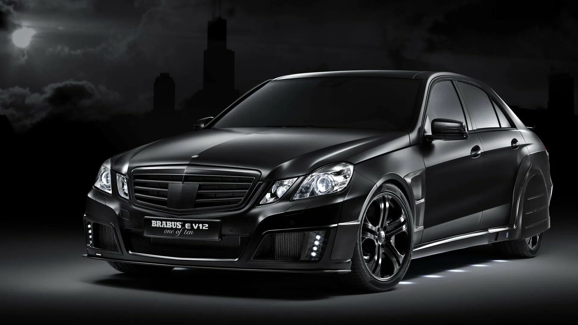 Мерседес на черном фоне. Mercedes Benz Brabus e v12. Mercedes Benz w212 Brabus e v12. Brabus e v12 w212. Brabus e v12 Black Baron.