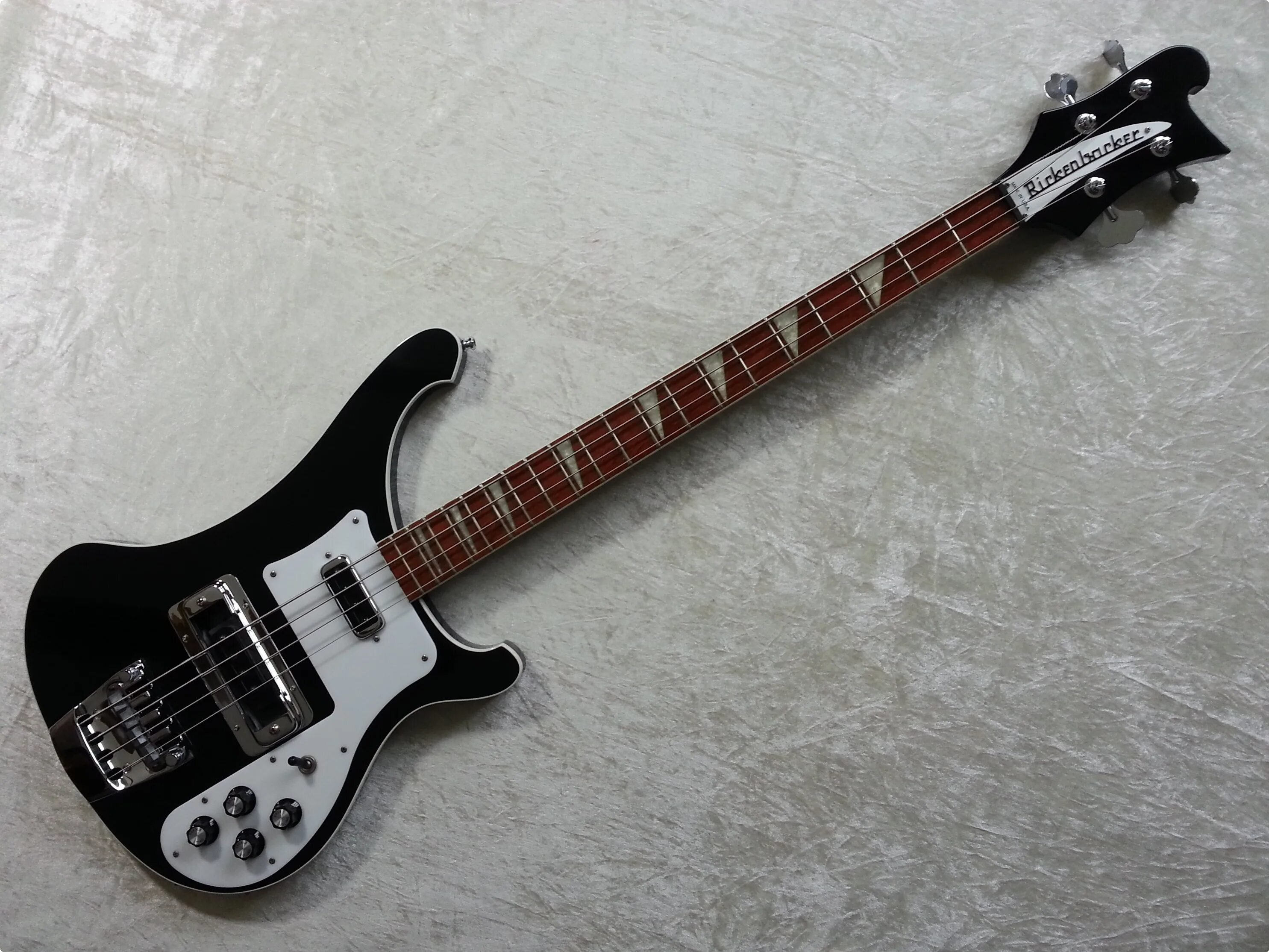 Бас гитара rickenbacker. Rickenbacker 4003. бас-гитара rickenbacker 4003. бас гитара rickenbacker 4001. rickenbacker 4003s midnight blue.