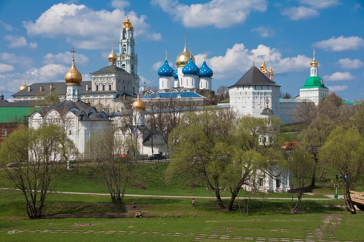 Сергиева лавра находится в городе. Сергиева лавра находится в городе