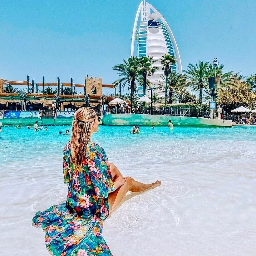 Столица эмиратов абу-даби. Дубай бурдж аль араб. Оаэ надпись. Лучшие места мира для путешествий дубай. Арабские эмираты дубай.