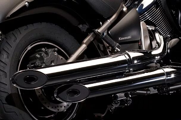 Vn900 прямоток. Vn900 черный глушитель. Выхлопная система мотоцикла 4 трубы. Выхлопная система мотоцикла прямоточная.