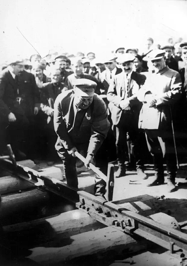 14 апреля 1930 год что случилось. Туркеста́но-Сиби́рская магистра́ль. Туркестано-Сибирская железная дорога. Туркестано-Сибирская магистраль 1930. Туркестано-Сибирская (Турксиб) (первая пятилетка, 1927-1930).