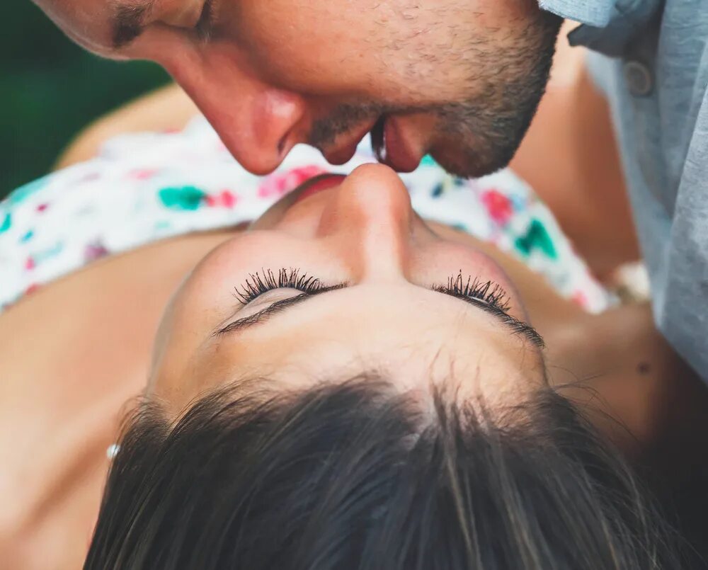 Сколько длится поцелуй. Идеальный поцелуй. Поцелуй пожалуйста. 10 Секретов идеального поцелуя. Поцелуйная.