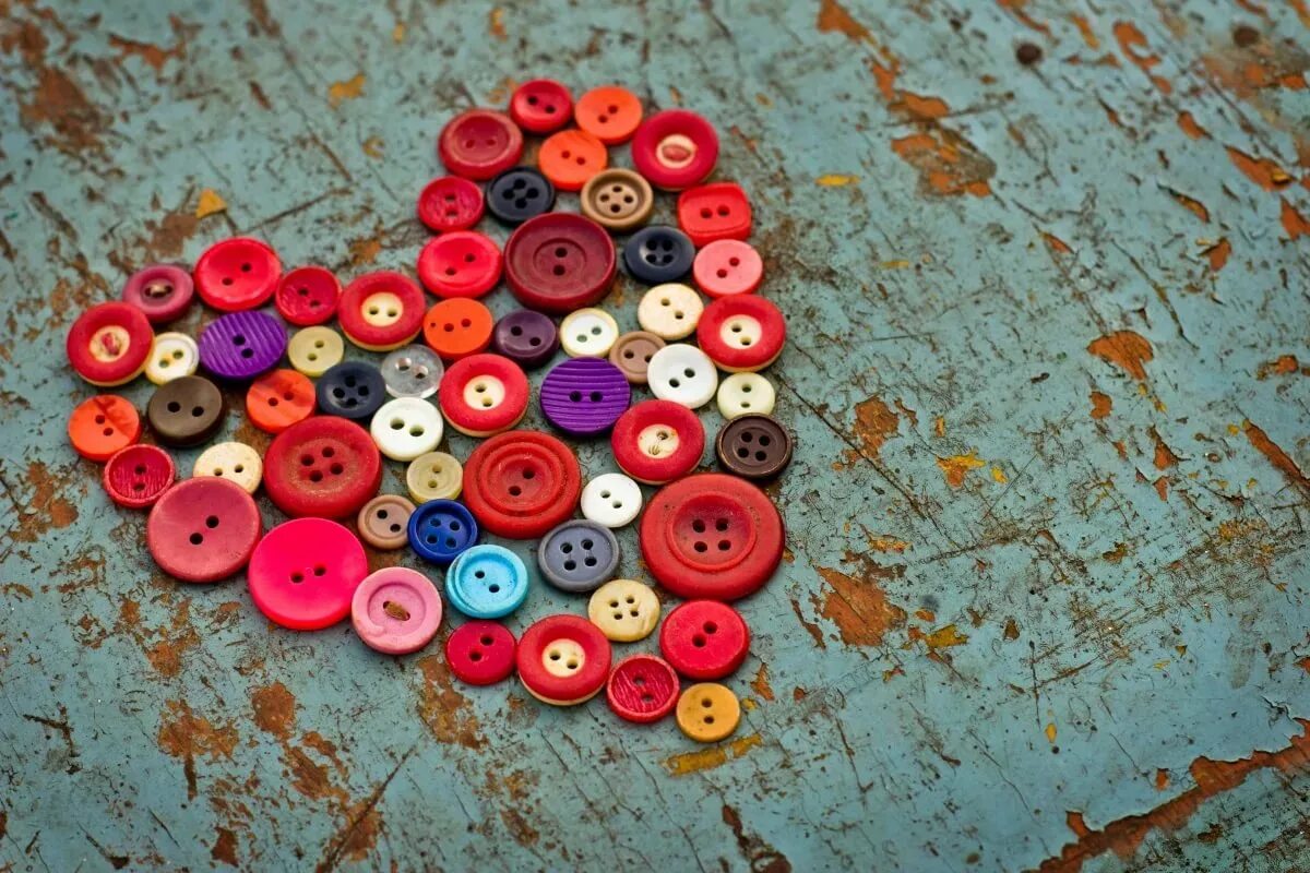 технология 1 класс пришивание пуговиц. пуговицы 1 класс. проект пуговица. виды пуговиц. пришивание пуговиц с 4 отверстиями.