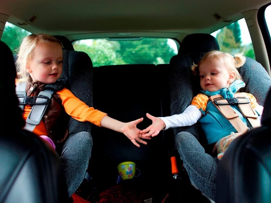 Детское кресло в машине для 3 детей. Детское кресло бустер. Можно ли ехать с пассажиром. Можно ли ехать с пассажиром. Можно ли ехать с пассажиром.