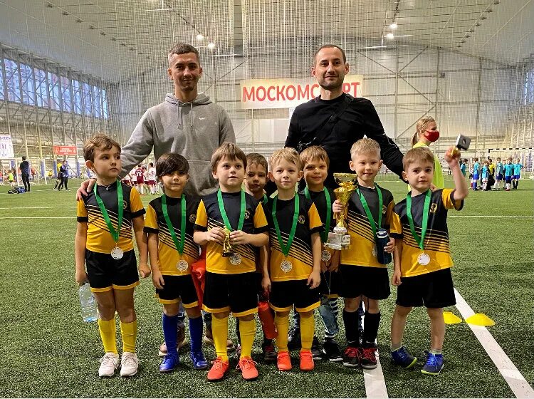 детские футбольные клубы в москве. футбольная школа москва. детский футбольный клуб. детский футбольный клуб. академия динамо москва по футболу.