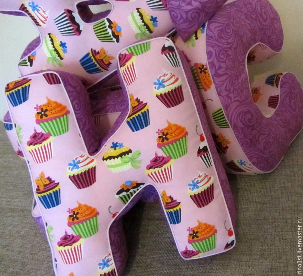 Шрифт в виде сладостей. Пряники в виде букв. Сладкие буквы. Сладкие буквы ее имени. Имя на прянике для торта.