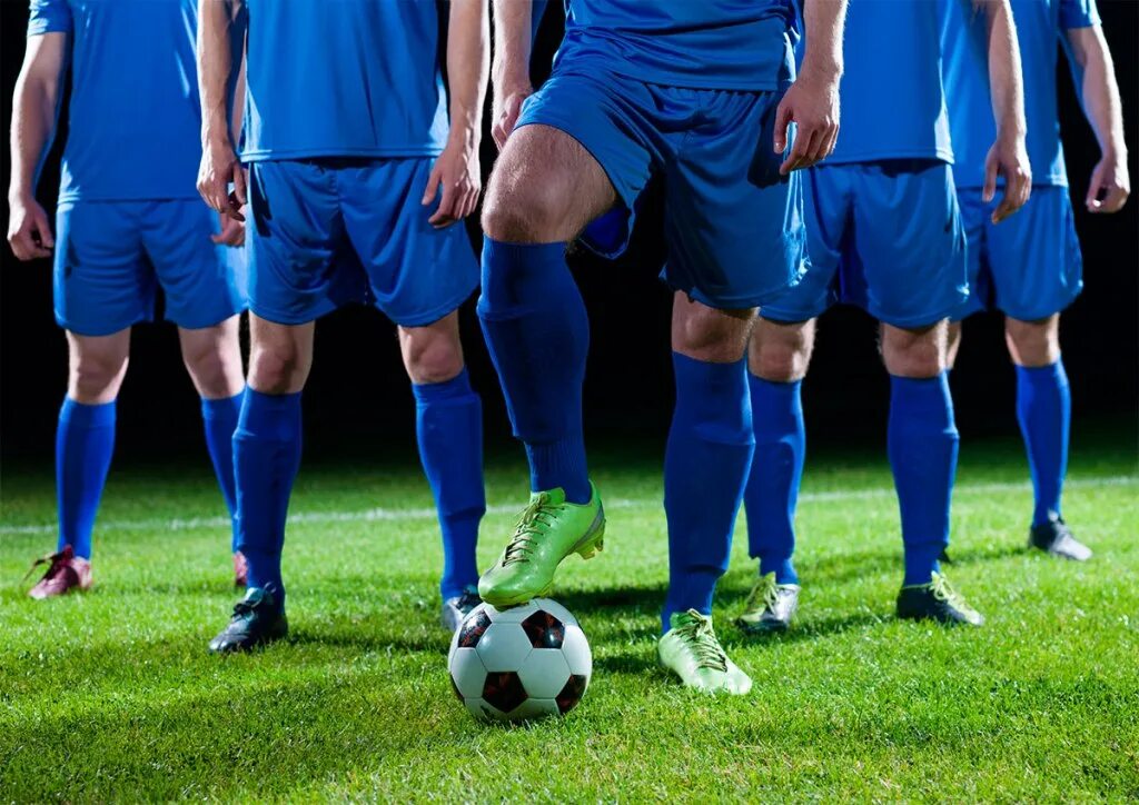Футбол. Группа футболистов. Футбольный фон. Football from. Футболист с мячом.