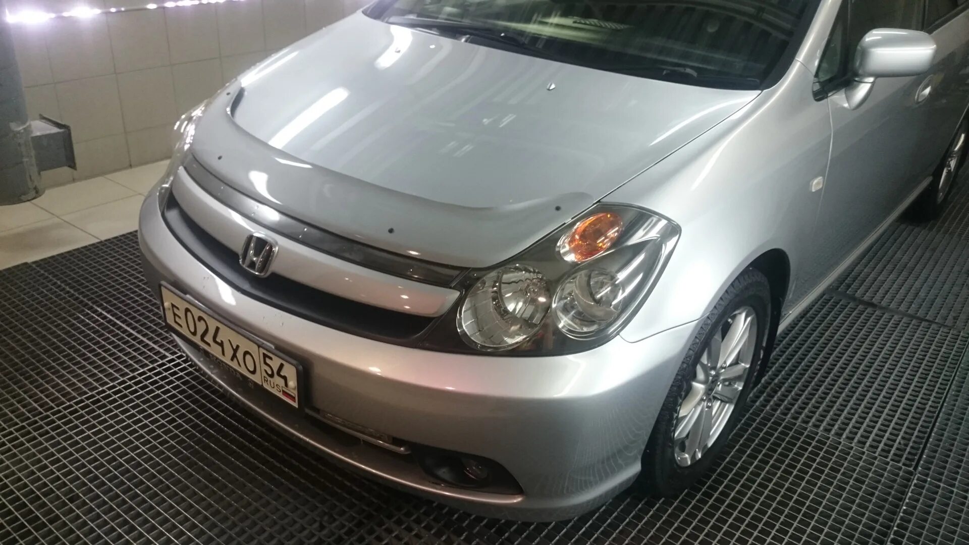 Дефлектор капота Honda Stream rn3. Хонда стрим 2001 дефлектор капота. Дефлектор капота для Honda Stream rn1 обес. Дефлектор капота Хонда стрим 2002. Капот хонда стрим