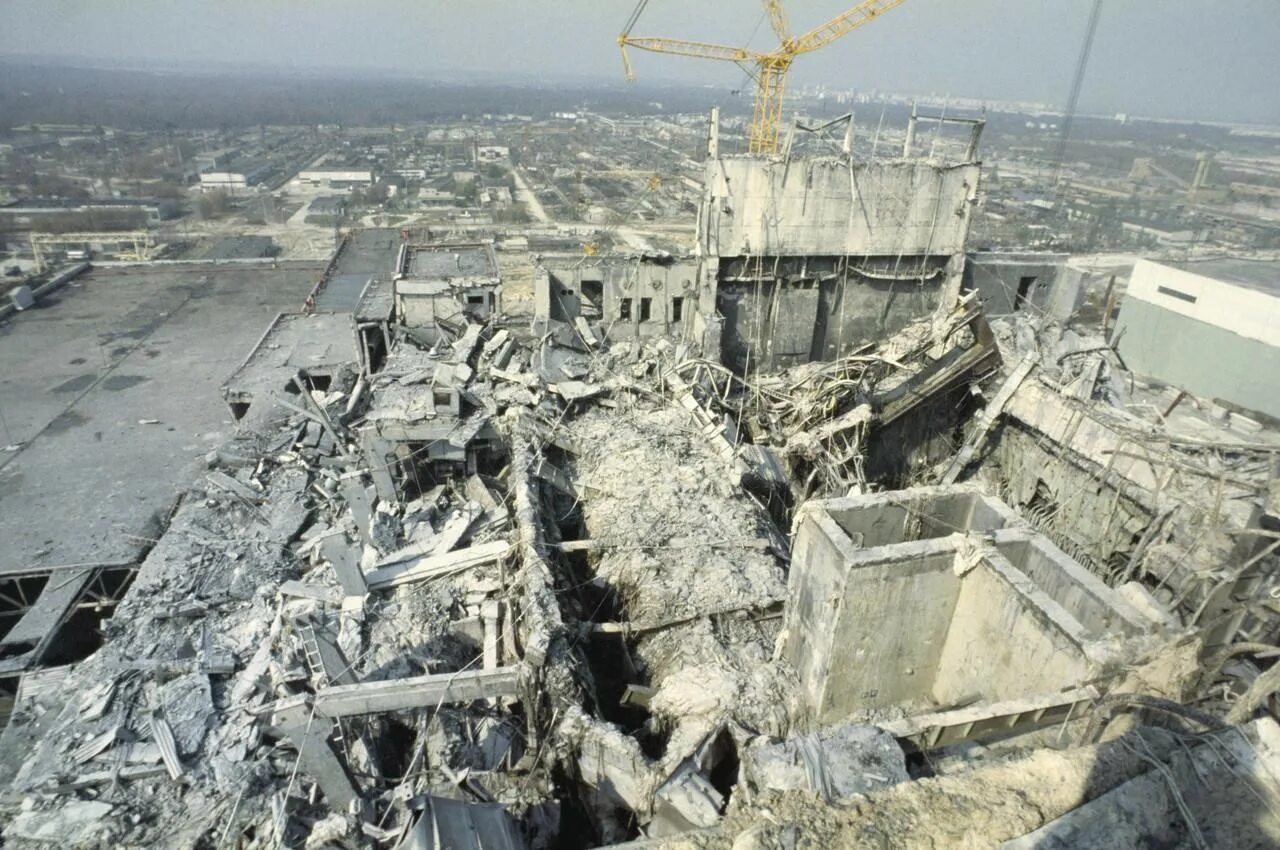 В каком году случилась чернобыльская катастрофа. 4 Энергоблок Чернобыльской АЭС 1986. 4 Энергоблок ЧАЭС 1986 года 26 апреля. Припять ЧАЭС 1986. Разрушенный 4 энергоблок ЧАЭС.