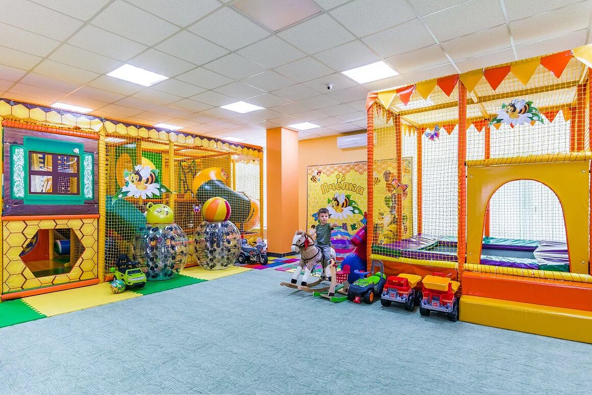 спортивная арена снежинка юрга. кафе пчела. пчела юрга. игровой центр пчела. фази фан иваново.