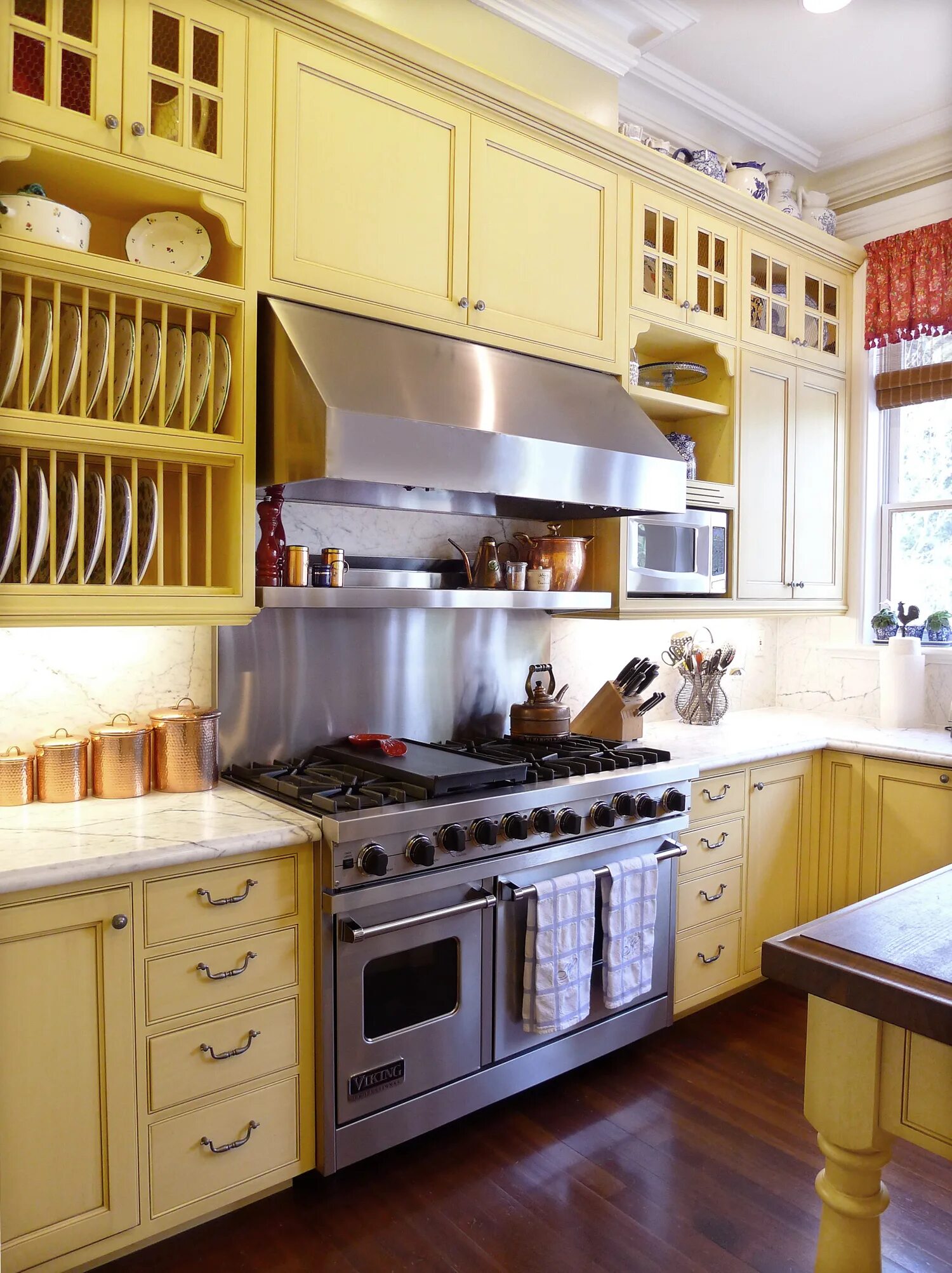 Где есть кухня. Кухня. Кухонный гарнитур. Кухонный гарнитур в стиле Прованс. Желтая кухня в стиле Прованс.