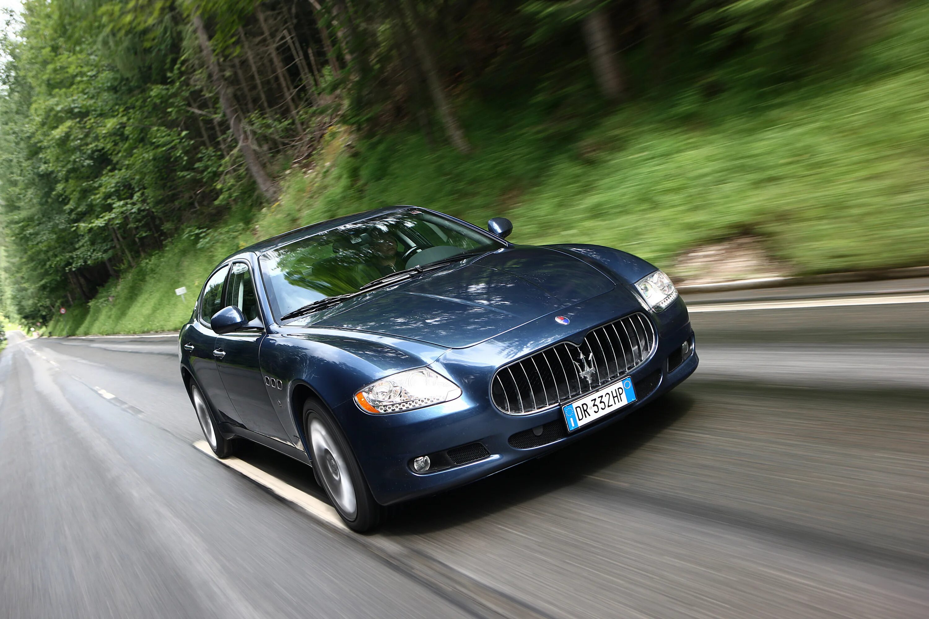 Братики машины. Мазерати Кватропорте 2010. Maserati Quattroporte s 2010. Седан Maserati Quattroporte. Машина Мазерати Квадра порте.