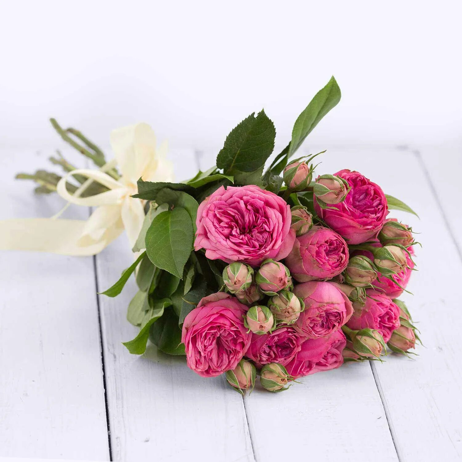 кустовые пионовидные розы букет