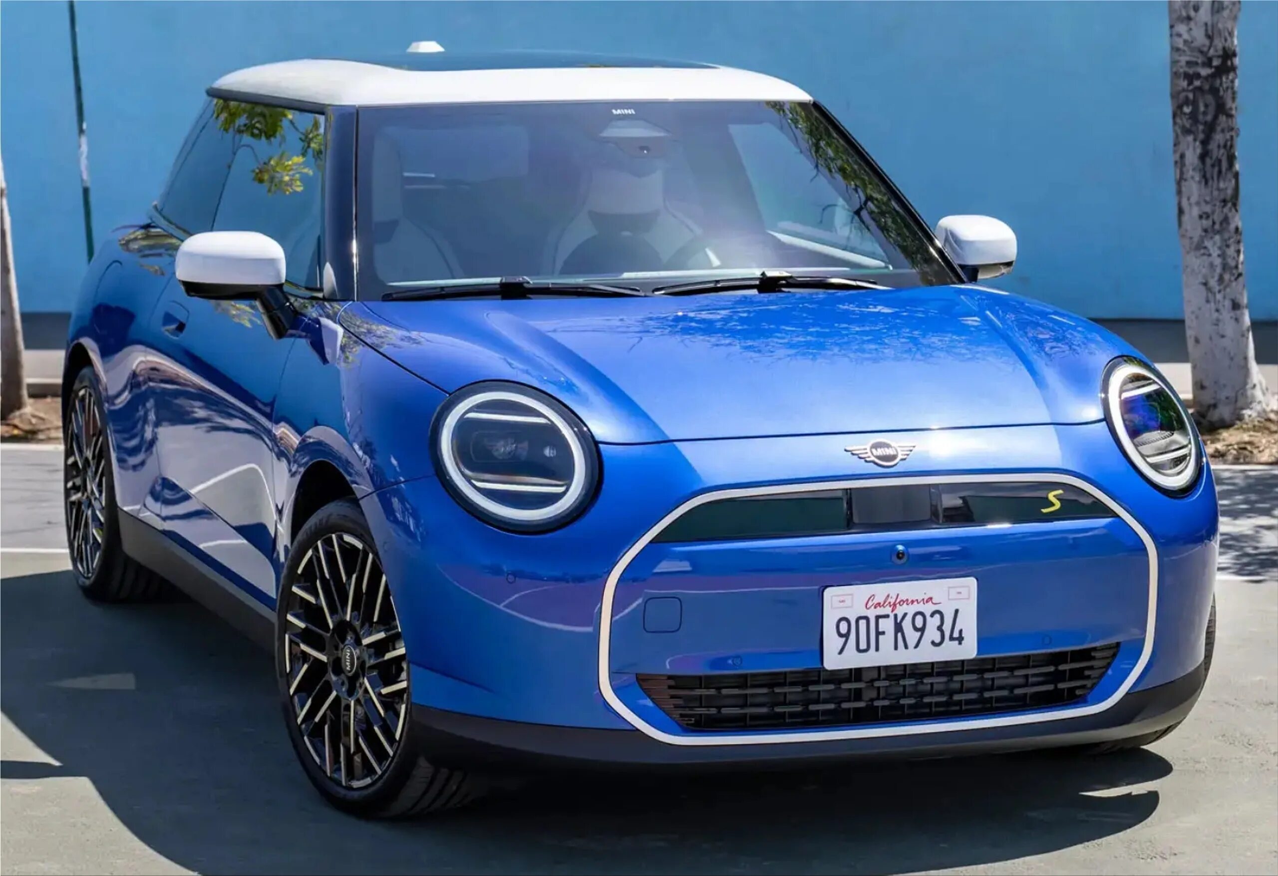 Скинь мини. Мини Купер 2023. Новый Mini Cooper 2023. Mini Cooper New 2024. Mini Cooper 2025.