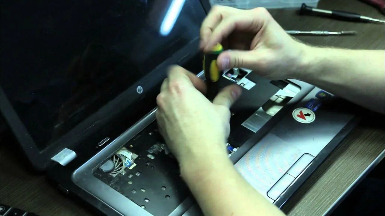 Чистка ноутбука Fujitsu Siemens от пыли своими руками - YouTube