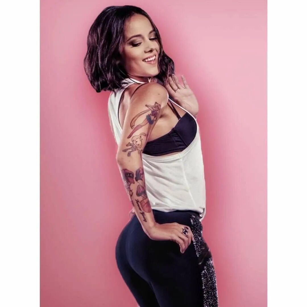 Певица ализе 2025. Alizee певица. alizee певица 2025. alizee певица 2025. ализе жакоте сейчас 2025.