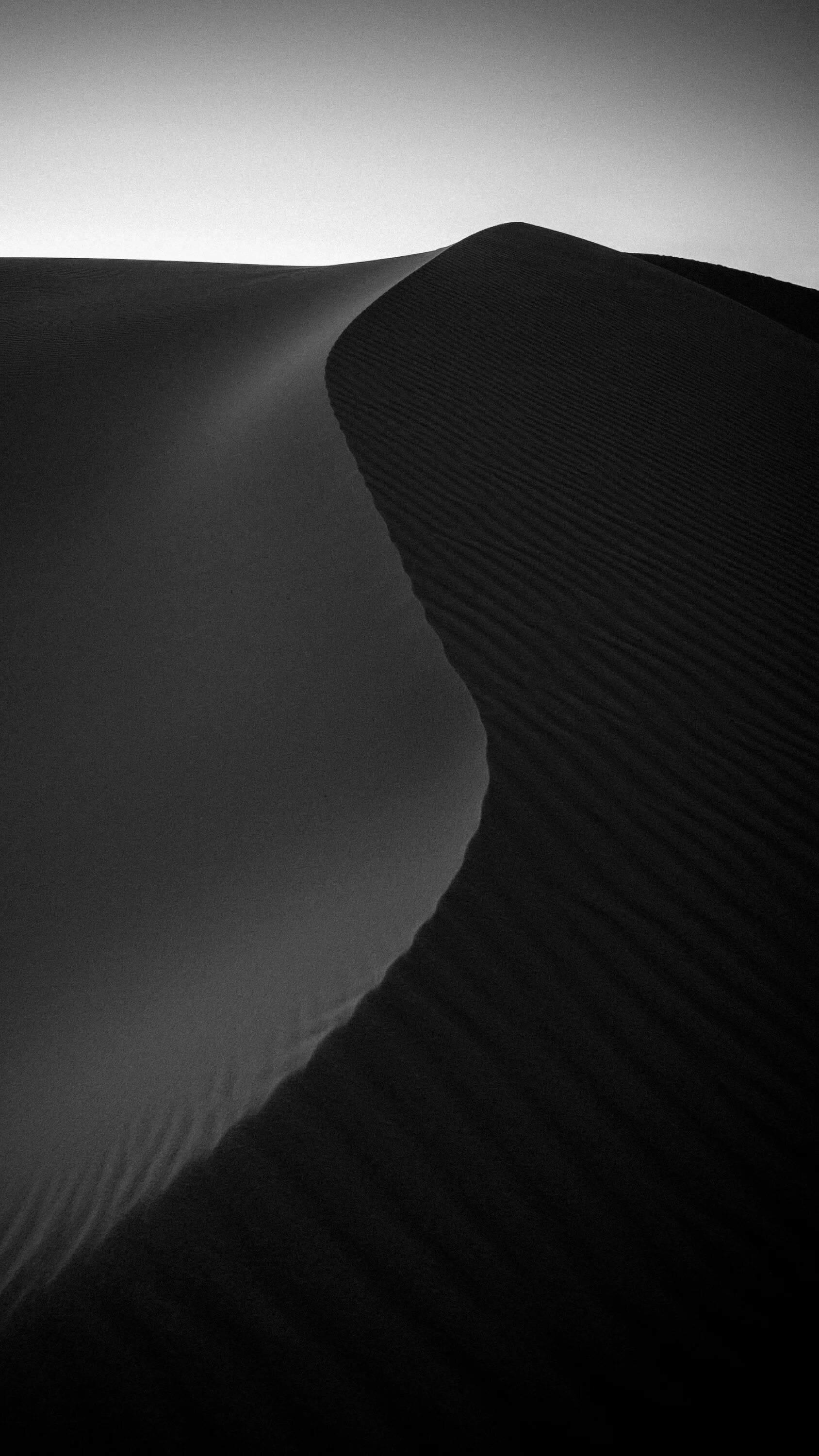 Пустыня с черным песком. Черный вулканический песок. Пустыня. Dark sand. Dark sand.