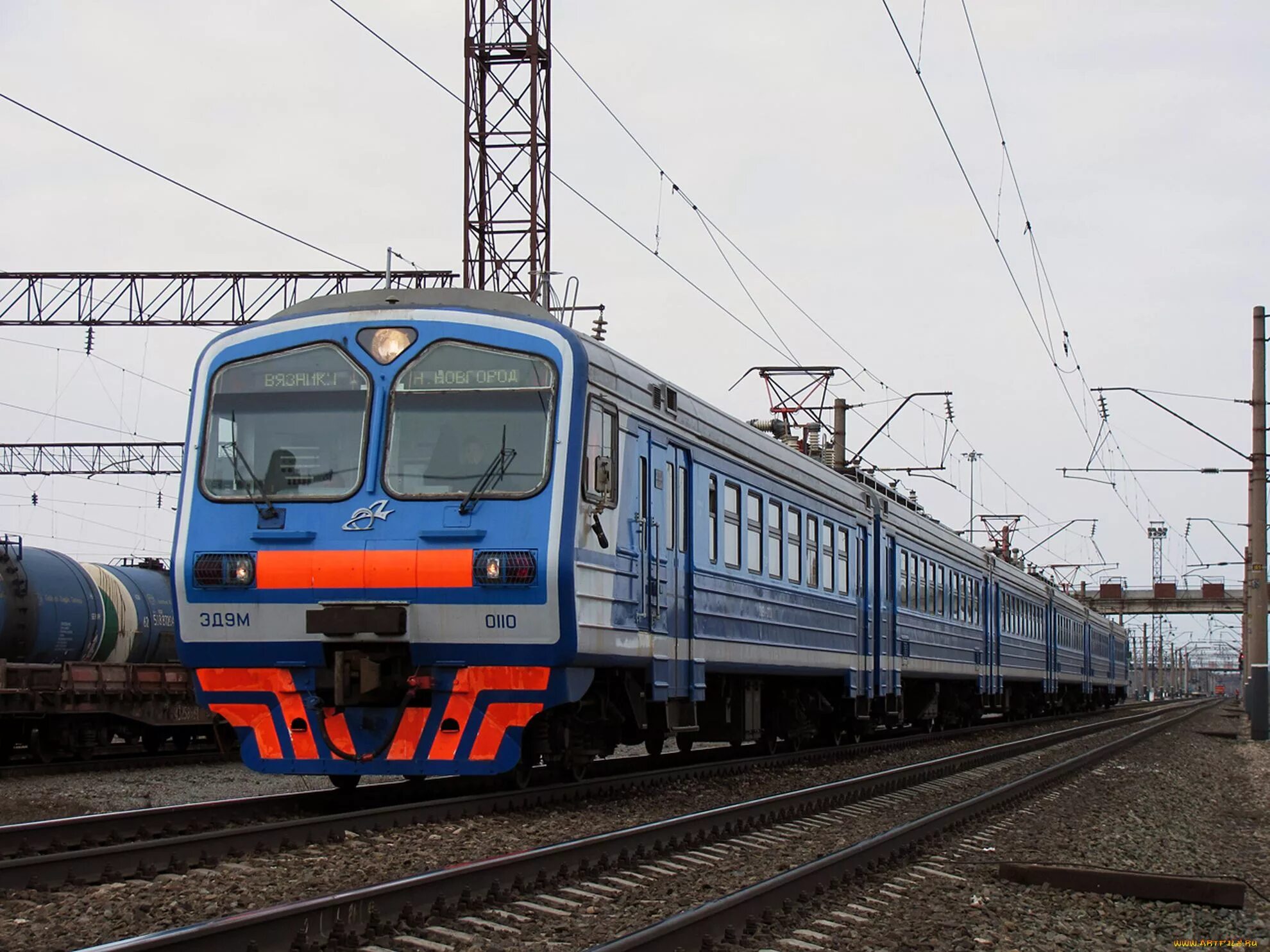 Электропоезд другой. Электричка. Пригородный поезд. Электричеп.