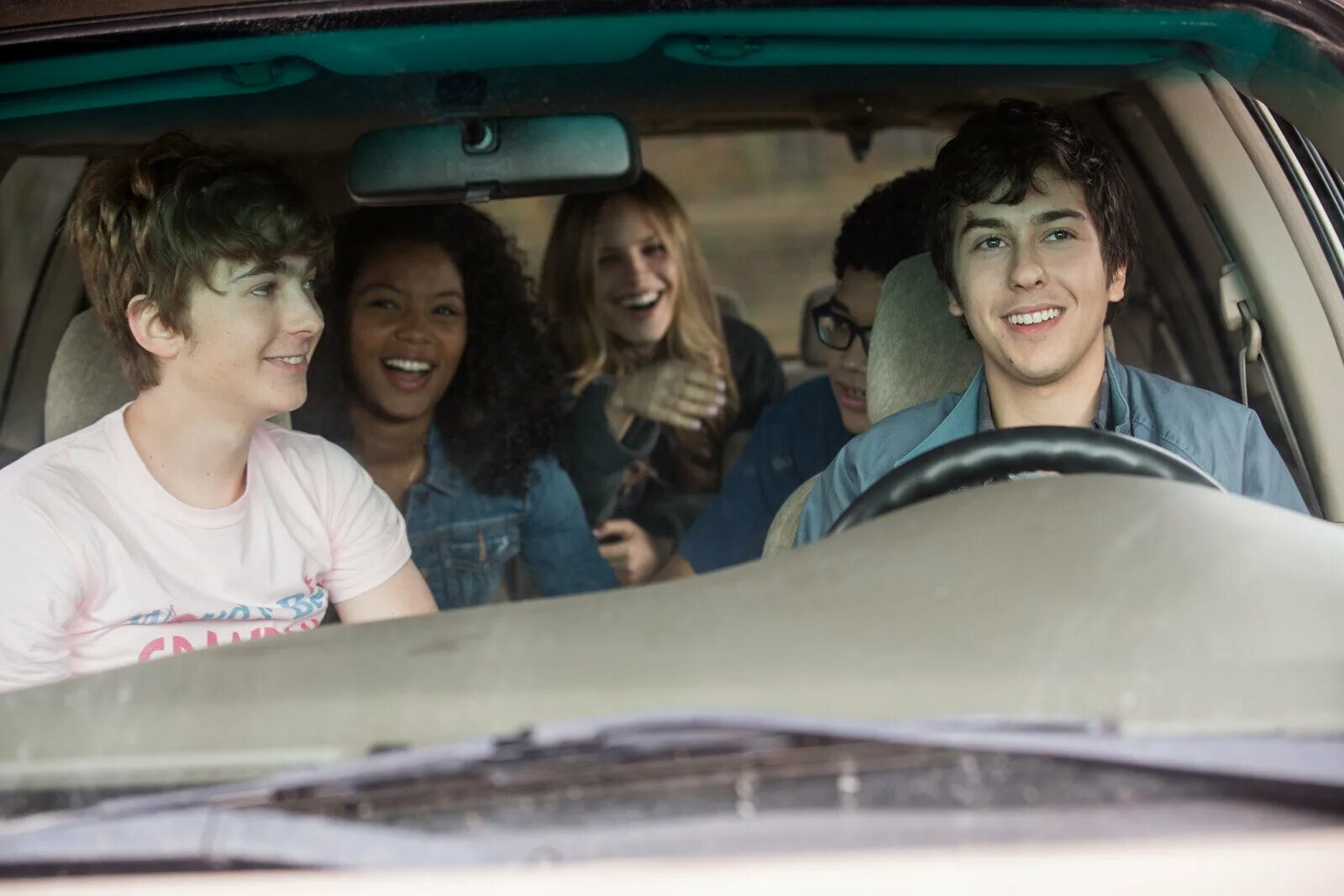 бумажные города марго и квентин. Paper towns фильм. джон грин бумажные города фильм. остин абрамс бумажные города. бумажные города персонажи.