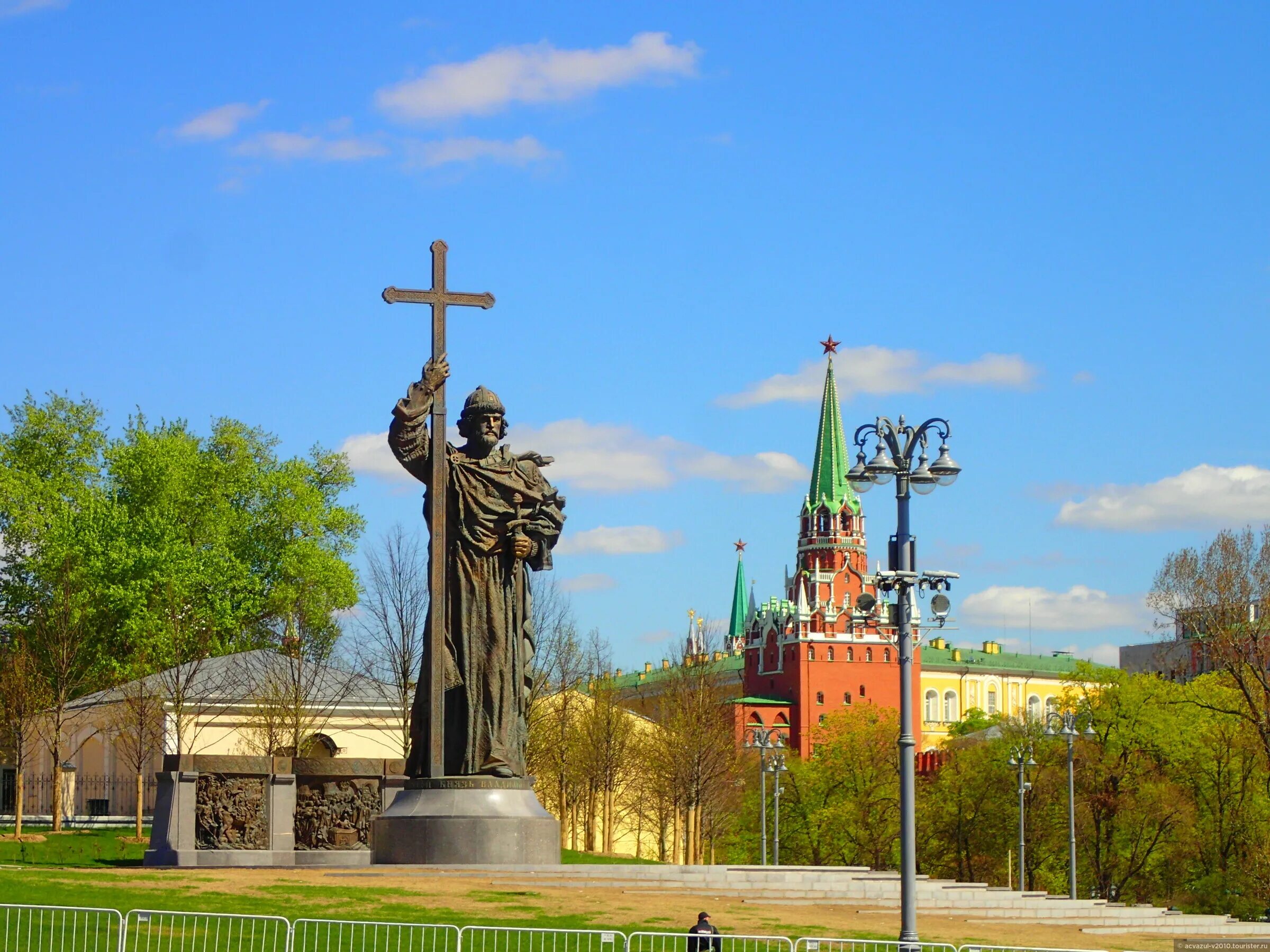 Памятник. Памятник Владимиру Крестителю в Москве. Памятник князю Владимиру в Москве. Памятник Владимиру красное солнышко в Москве. Князь Владимир Креститель Руси памятник.