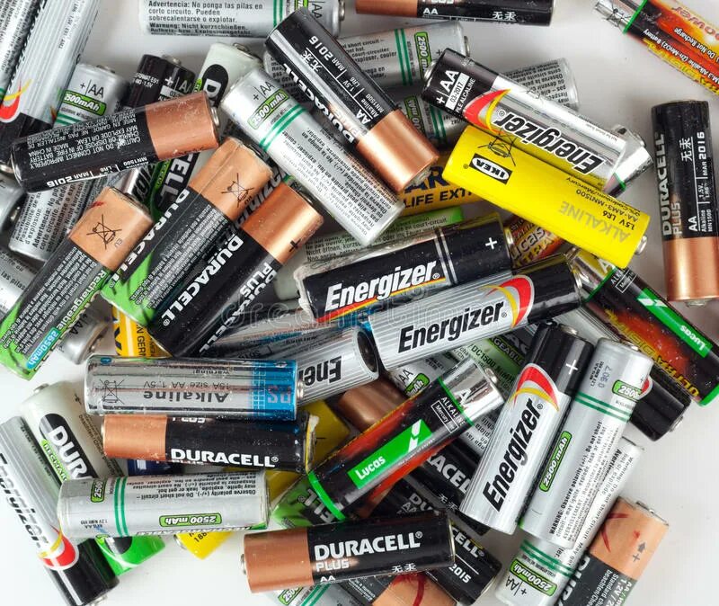 Батарейки отходы. Использованные батарейки. Батарейки разные виды. Утилизация батареек Duracell.