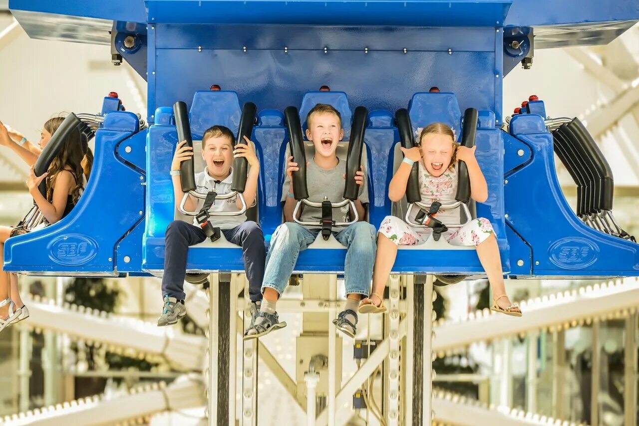 крытый парк аттракционов в москве happylon. необычные развлечения в москве для детей. дом великана в москве на вднх. интересные места в москве для детей. аквапарк дети семья.