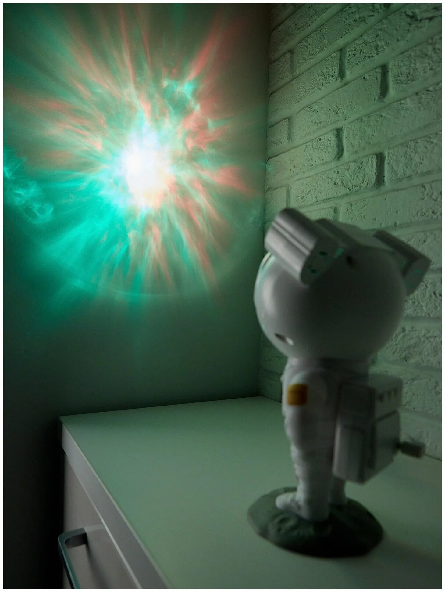 ночник космонавт проектор отзывы. ночник проектор astronaut. проектор космонавт. ночник звездное небо космонавт. ночник звездный проектор астронавт.