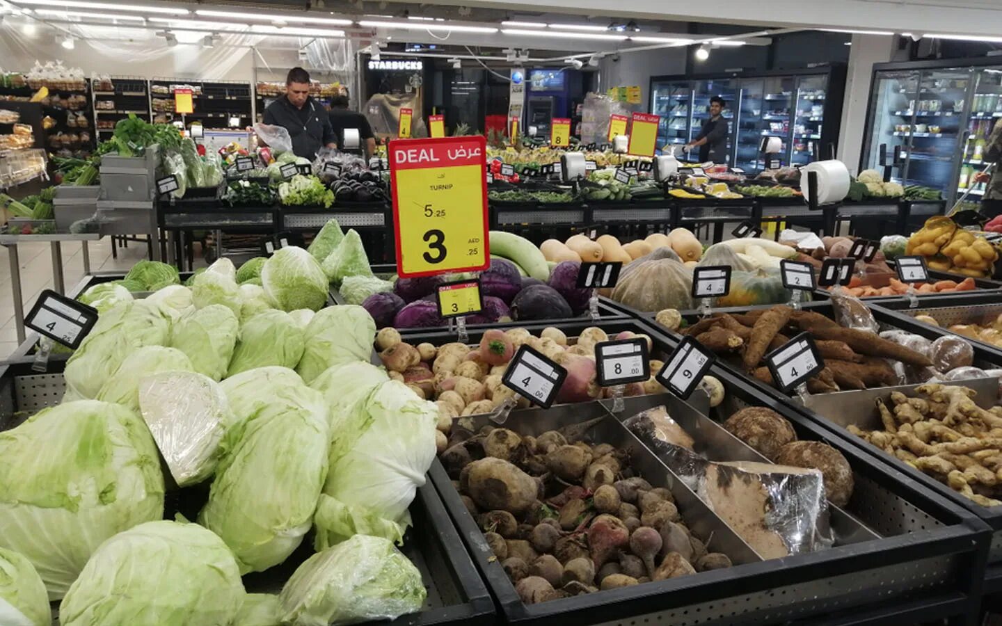 In the supermarket at the checkout. Ahold delhaize market. Food in the supermarket. Карфур дубай. Market dealers.