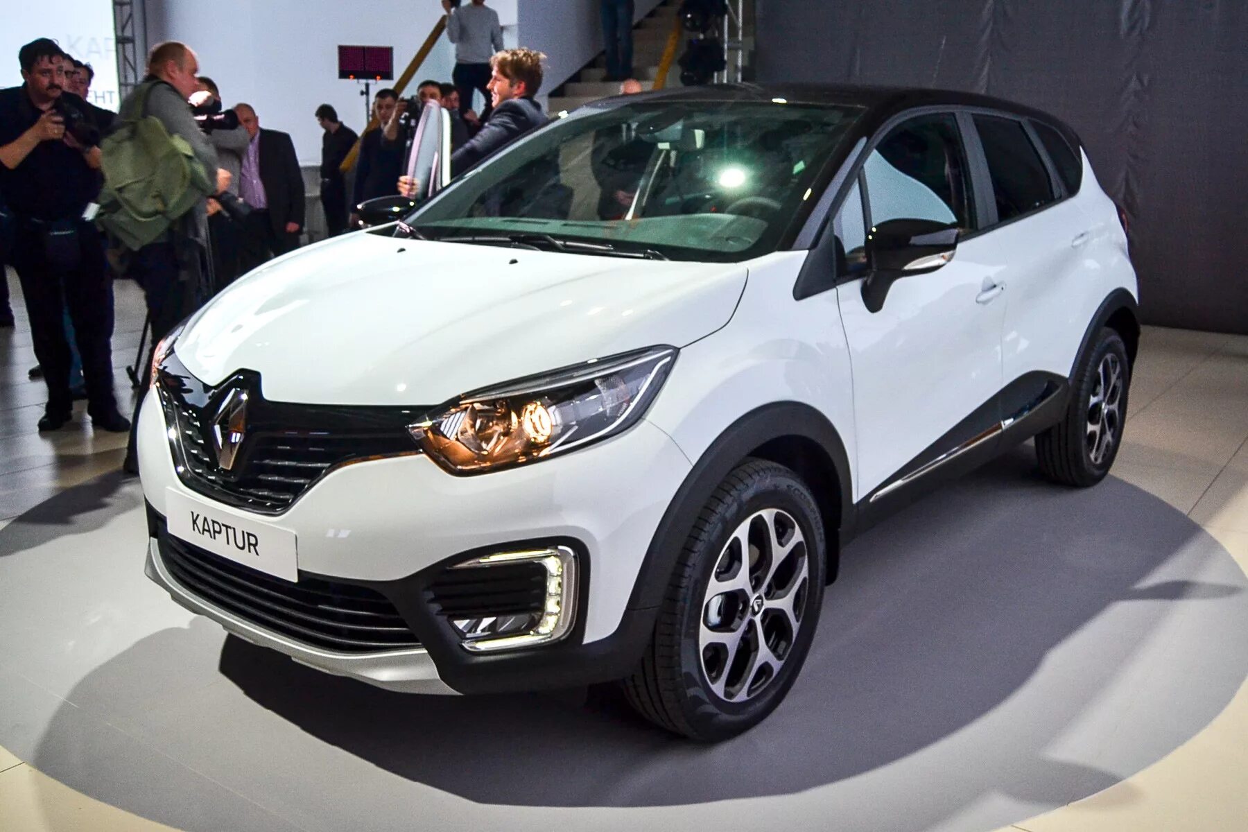 Стоимость renault. Renault Kaptur. Кроссовер Рено Каптур. Рено Ренаулт Каптур. Рено Логан Каптур.