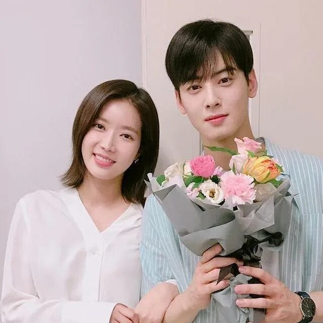 Ча ис. Cha Eun Woo Family. Жена Чха Ыну. Чха Ыну родители. Чха Ын-у родители.