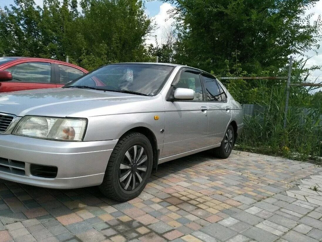 Ниссан блюберд купить в омске. Nissan Bluebird 2000. Nissan Bluebird u14 2000. Ниссан Блюберд 2000г. Nissan Bluebird 1.8 at, 2000.