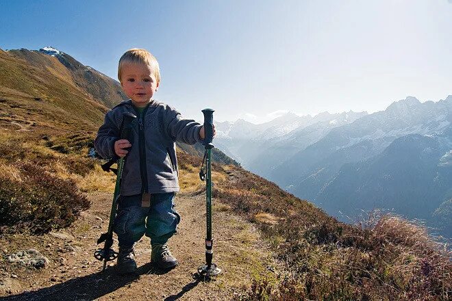 Mountain child. Горы для детей. Малыш в горах. Мальчик в горах. Детям о горе.