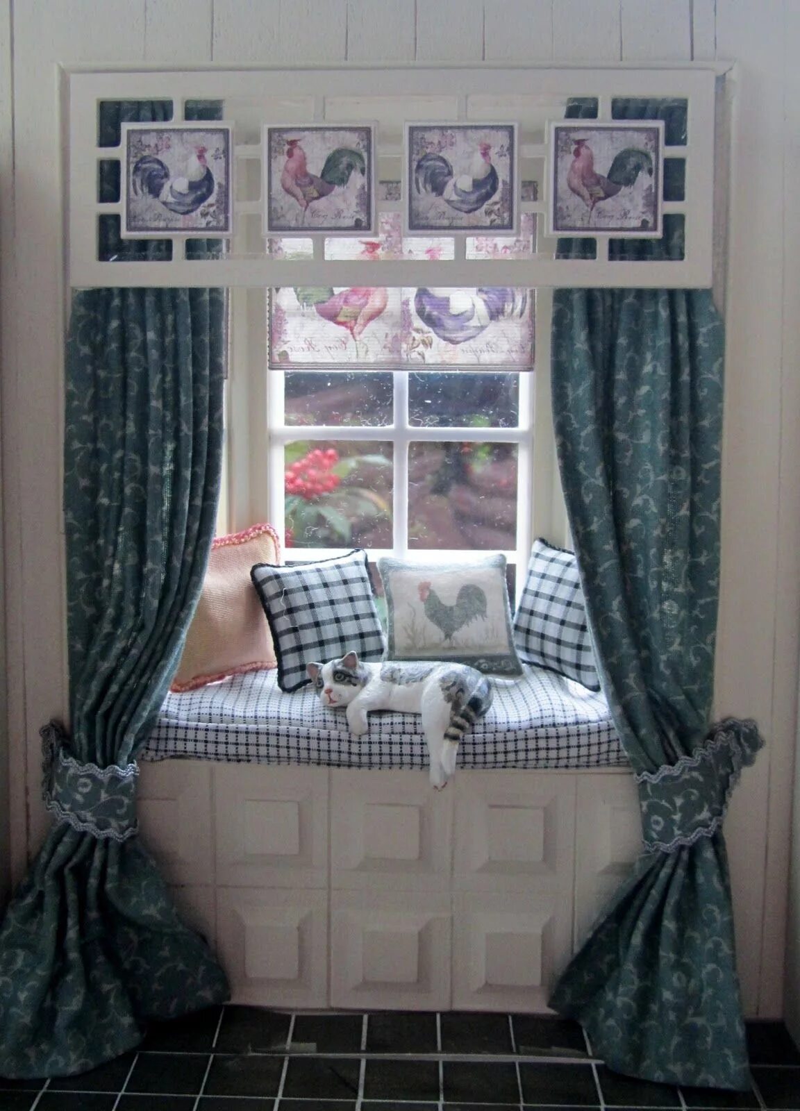 Домики на окна. Кукольные окна. Кукла в окне. Окна и двери для кукольного домика. Кукольные окна.