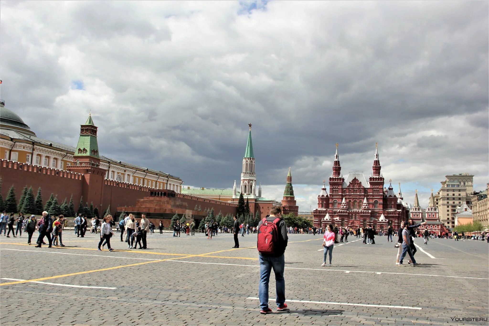 17 40 по москве. Прогулка по красной площади в Москве. Красная площадь экскурсия. Центр Москвы красная площадь. Экскурсия красная площадь в Москве.