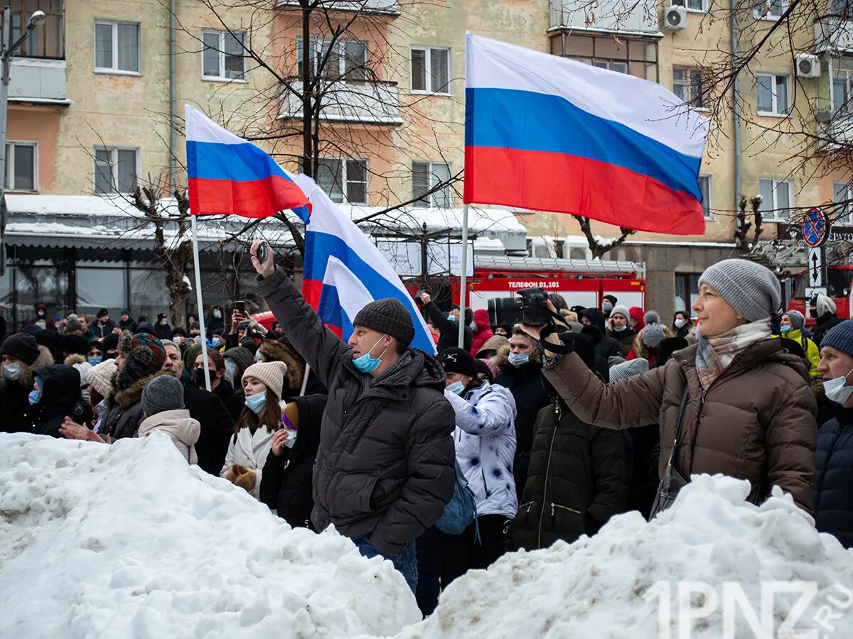 Митинги навального сейчас. Митинг за Навального. Пенза митинги 2021. Митинги Навального 2021. Митинги в поддержку Навального 2021.