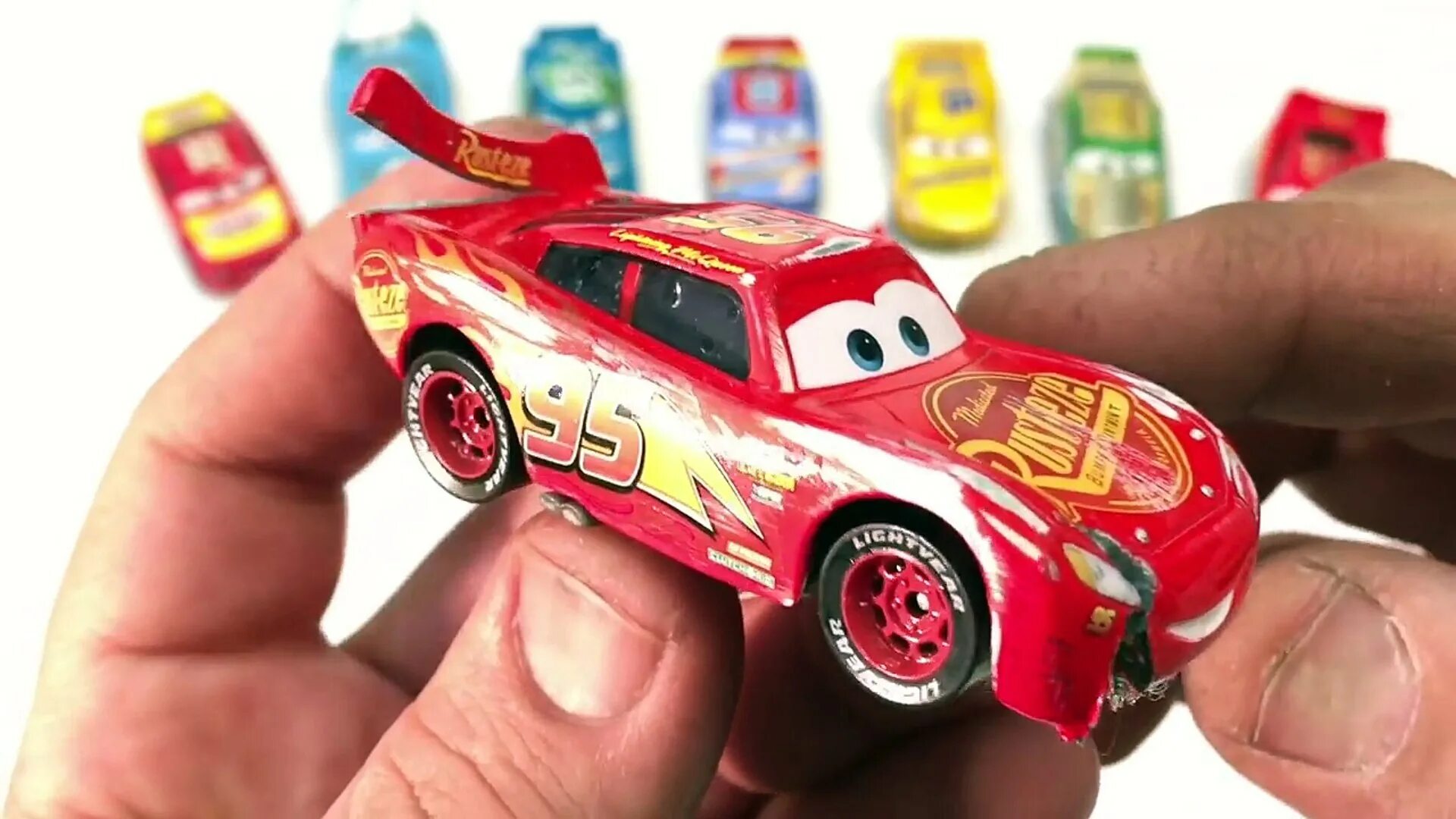 Cars 3 Lightning MCQUEEN crash. Cars 3 молния Маккуин Rust-Eze. Lightning MCQUEEN crash. Cars 3 Lightning MCQUEEN crash Toys.