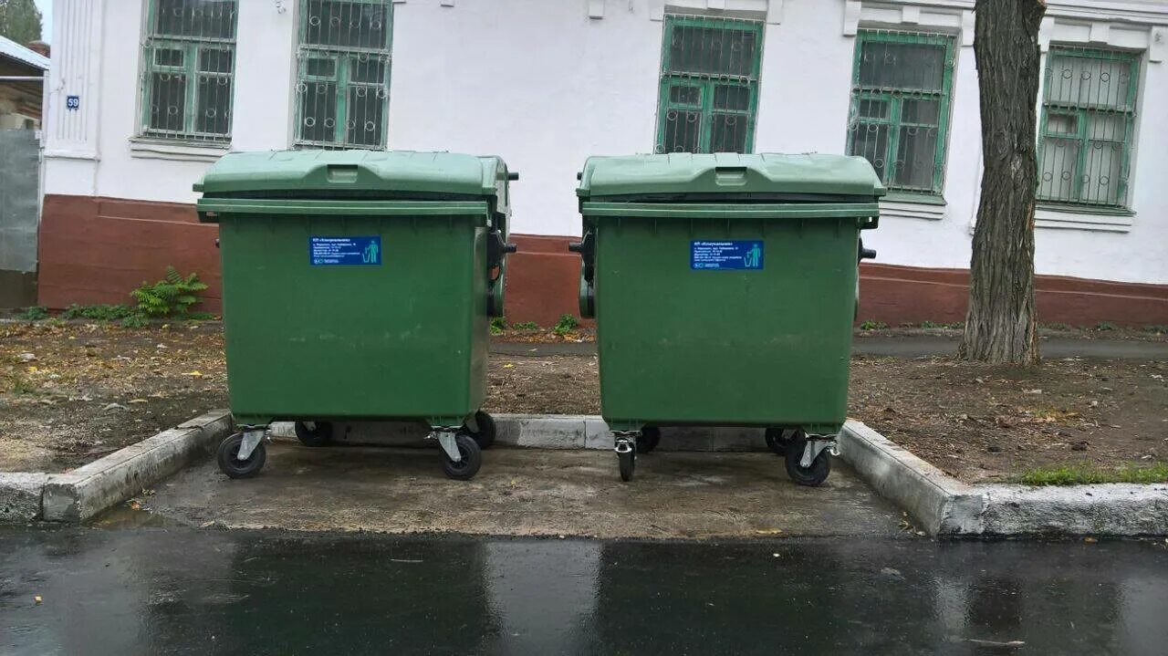 1 м3 пластик. Контейнер в троицке. Мусорные баки в многоквартирном доме. Контейнер для тко 1. Контейнер в троицке.