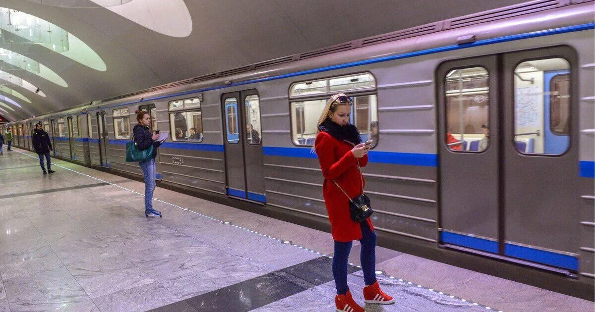 Поезда метро на салатовой ветке. Серое метро. Номерной на серой ветке. Поезда Московского метрополитена на зеленой ветке. Сколько поездов на зеленой ветке