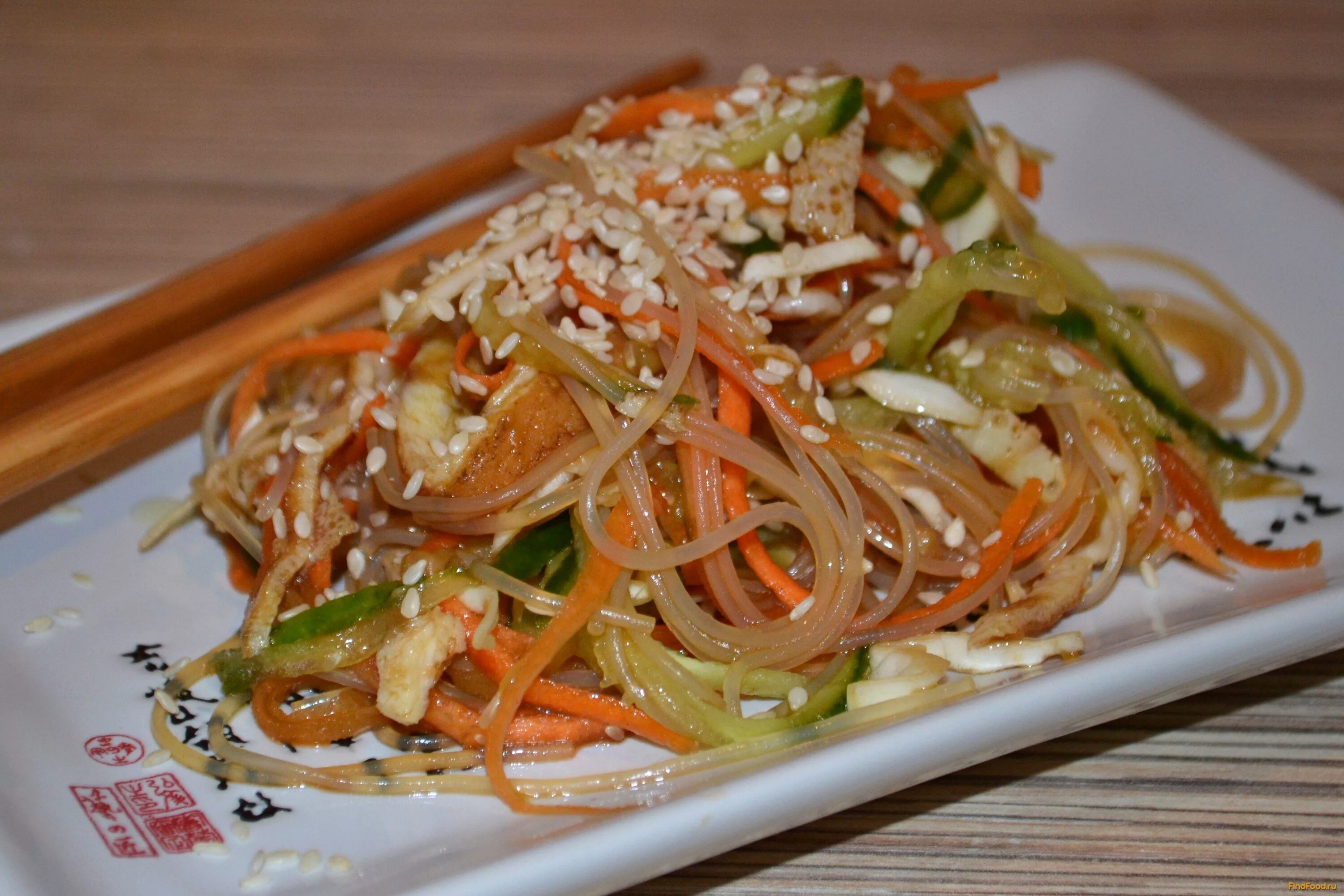 Фунчоза с грибами и овощами. Рецепт фунчозы с морковкой. Морская капуста с фунчозой. Фунчоза с корейской морковью. Фунчоза с перцем болгарским и морковью.