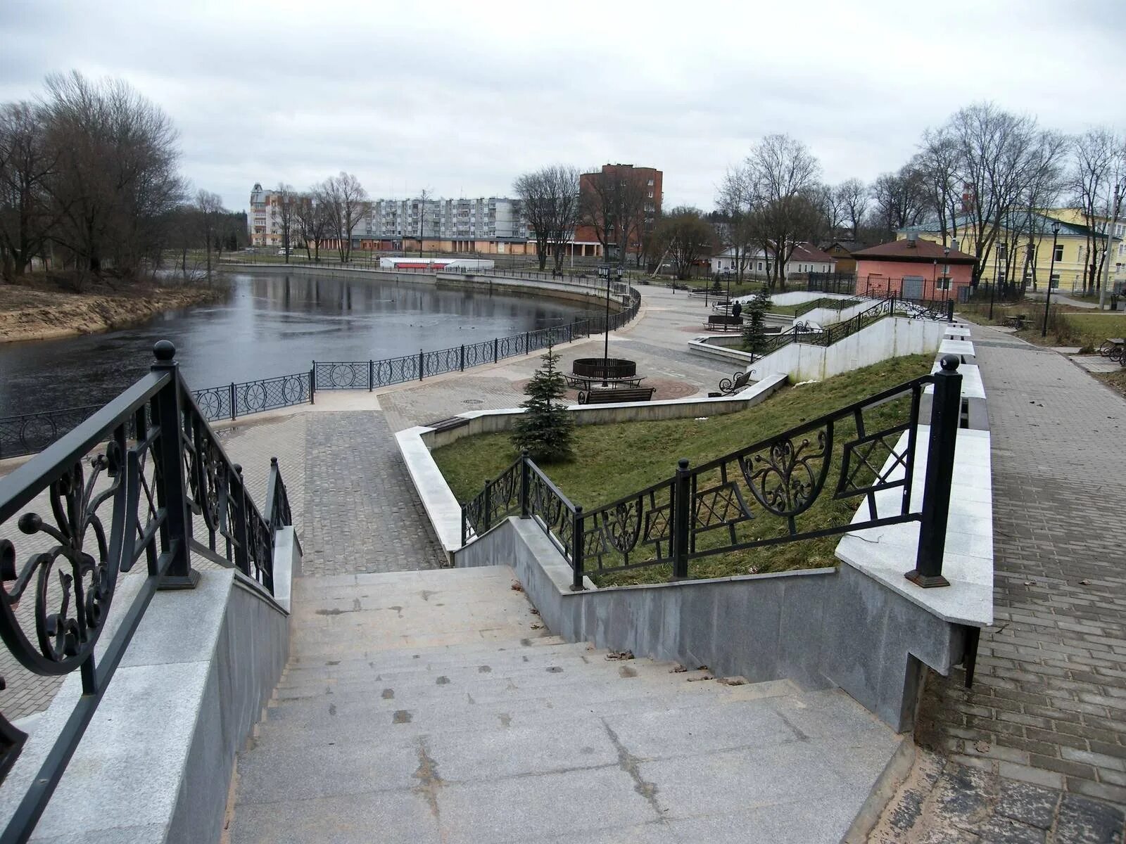 Памятник пушкина город луга. Есть в россии город луга пушкин. Пушкин город луга. Пушкин город луга. Город луга ленинградской области парк луга.