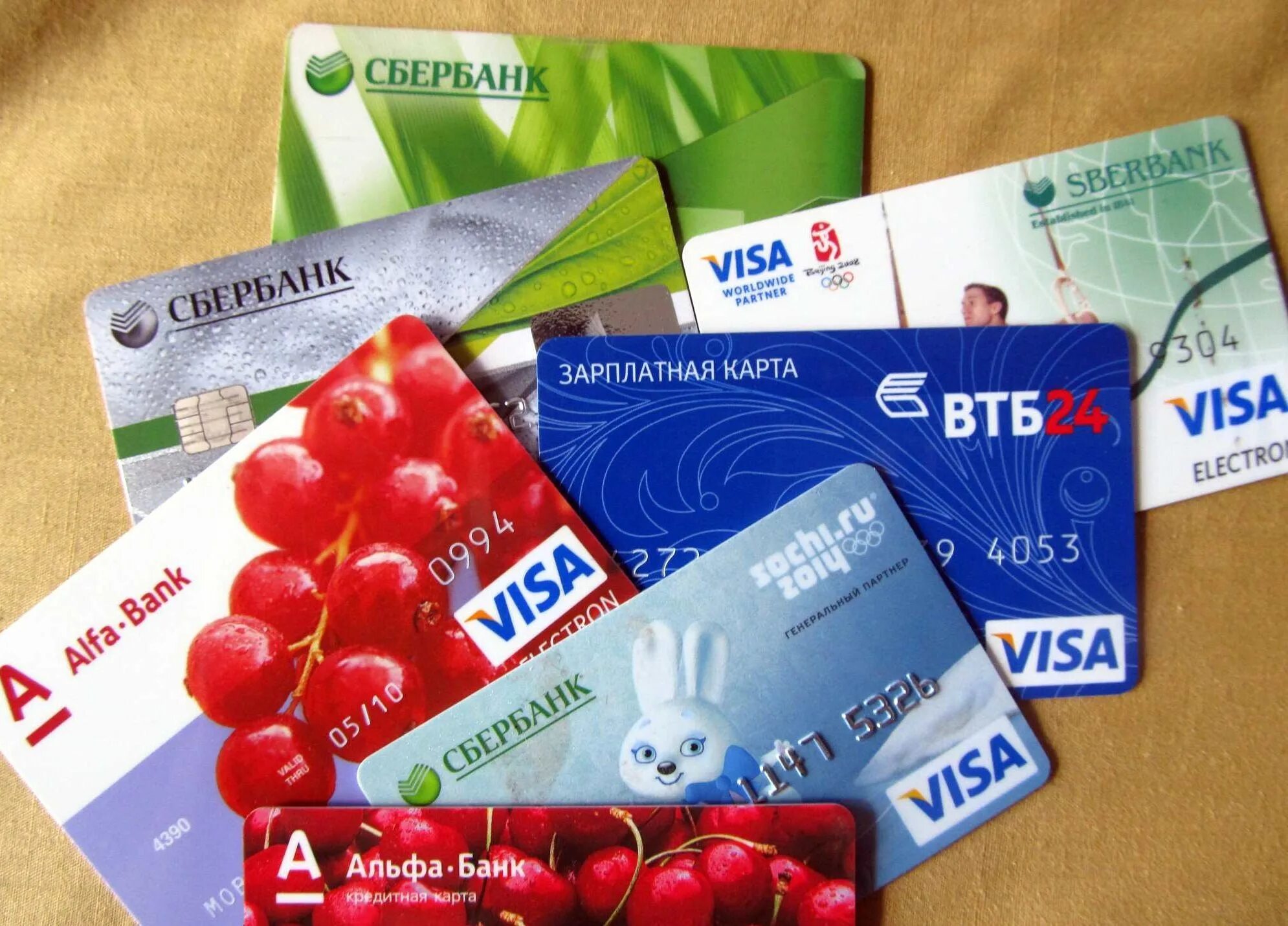 Много дебетовых карт. Банковская карточка. Пластиковые карточки. Кредитная карта. Кредитные банковские карты.