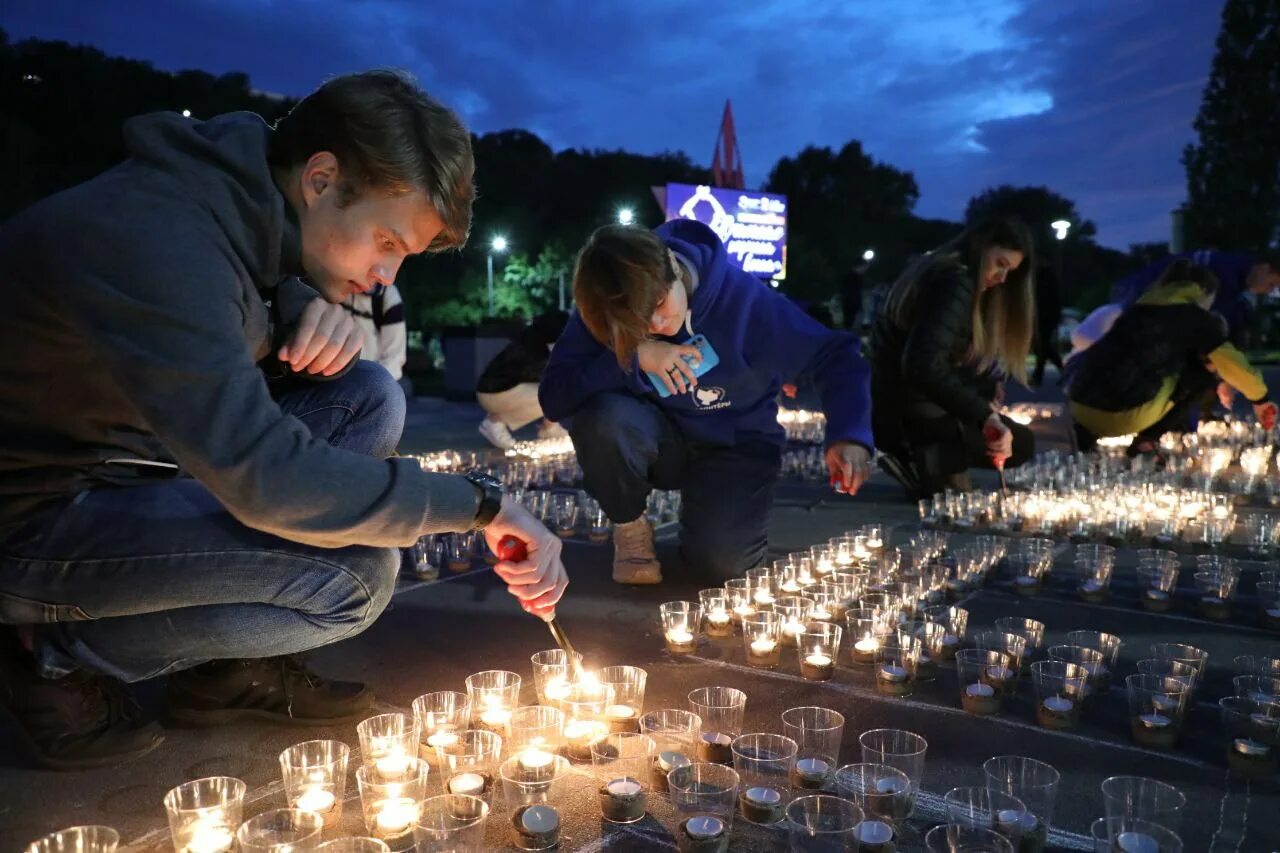 22 июня самая ночь. Свеча памяти 2022 Нижний Новгород. Акция свеча памяти. Инсталляция из свечей. Свеча памяти 2022 акция.